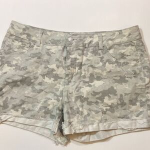 Time And Tru Mid-Rise Women's Camouflage Shorts Size 16